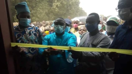 DON DE 100 TABLES-BANCS ET RÉHABILITATION DE DEUX SALLES DE CLASSE : Le social, l&rsquo;arme secrète qui fait de Gbadamassi un homme politique hors pair