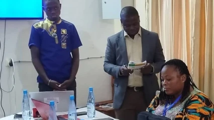 Radio communautaire et fact-checking en langues locales: Barnabas Orou Kouman et Moussa Kassim outillent des journalistes