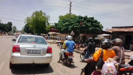 INSTALLATION DE NOUVEAUX FEUX TRICOLORES À PARAKOU: La circulation régulée au carrefour da Silva