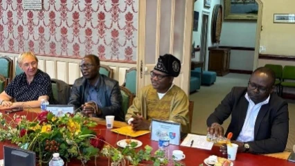 Visite diplomatique à Montrichard en France: le maire Wanvoègbè pose les bases d’un jumelage avec Adjarra 