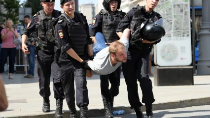 MANIFESTATIONS CONTRE LA GUERRE RUSSIE-UKRAINE : Des milliers de personnes emprisonnées