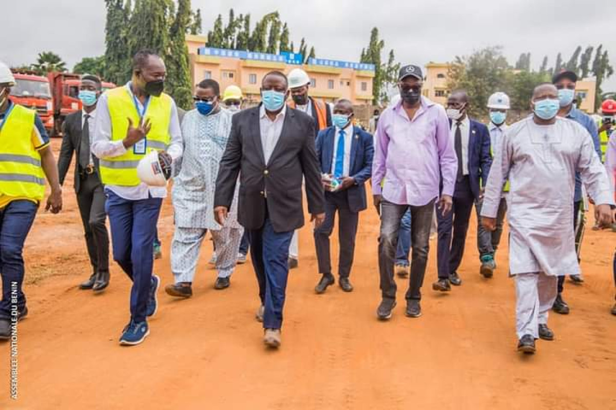 CONSTRUCTION DU NOUVEAU SIEGE DE L&rsquo;ASSEMBLEE NATIONALE DU BENIN : Louis Vlavonou apprécie l’évolution des travaux