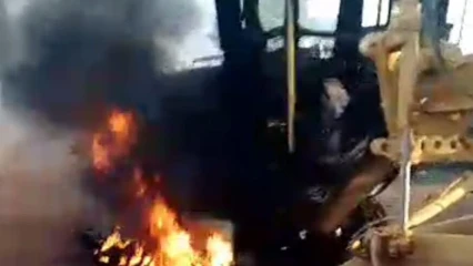 CONSTRUCTION DE LA ROUTE GUÉNÉ-KARIMAMA  :    Des engins lourds de l’entreprise Soroubat brûlés par des Iani