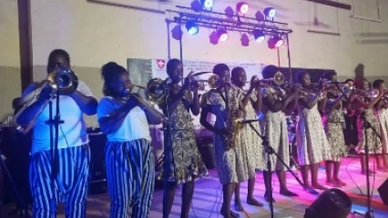 Formation de jeunes filles en instruments de musique: Pari gagné pour l’association Kabiéssi et la Coopération Suisse