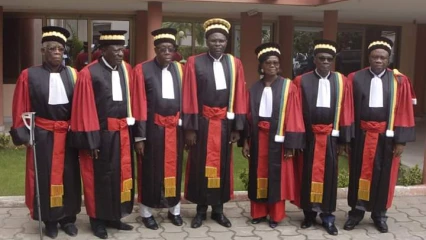 INTERDICTION DE DÉLIVRANCE DES ACTES DE L&rsquo;AUTORITÉ AUX PERSONNES RECHERCHÉES PAR LA JUSTICE AU BÉNIN : La cour constitutionnelle déclare conforme l&rsquo;arrêté interministériel