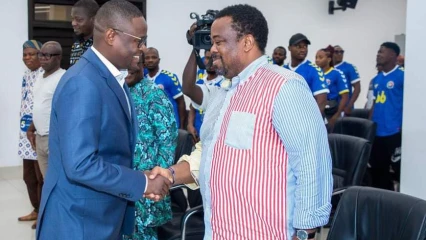 HANDBALL/DE RETOUR DU CHAMPIONNAT D’AFRIQUE DES CLUBS CHAMPIONS AU MAROC  : Le ministre des sports honore Adjidja Hbc et Flowers Cnss  . Le travail du Président Sidikou Karimou récompensé 