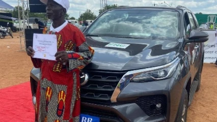 Don d’une véhicule « Fortuner 4X4 » au meilleur cotonculteur du Bénin: la récompense mal inspirée et inappropriée de l’Aic 