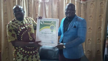 DECENTRALISATION ET BONNE GOUVERNANCE AU BÉNIN : Le maire Daouda Saka Méré distingué par l’Ong Etoile d’Afrik