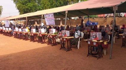 DISTRIBUTION GRATUITE DES MACHINES A COUDRE AUX FEMMES COUTURIERES DÉMUNIES DE DJOUGOU : L’association Alfa Taaka fait œuvre utile