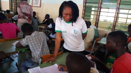 SANTE SEXUELLE ET DE REPRODUCTION EN MILIEU SCOLAIRE À BEMBÉRÉKÉ ET N&rsquo;DALI : 60 pairs éducateurs formés par la Fondation Regard d’Amour