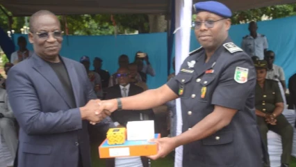 Remise d'équipements aux communes, commissariats et radios du projet Pacoso Pev/Lct: le Pnud et le Pays-Bas appuient des communautés