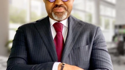 BÉNIN COVID-19 : Richard Boni Ouoro offre du matériel de protection à l’équipe de Daabaaru