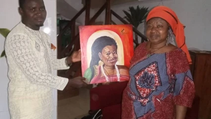 RECONNUE POUR LA QUALITÉ DE SES ŒUVRES ARTISTIQUES : Kiri Kanta honorée par l’Association “ Je suis du Bénin ”