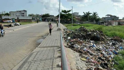 JET DES SACHETS PAR-DESSUS BORD DES VEHICULES : Un acte puni par loi au Bénin