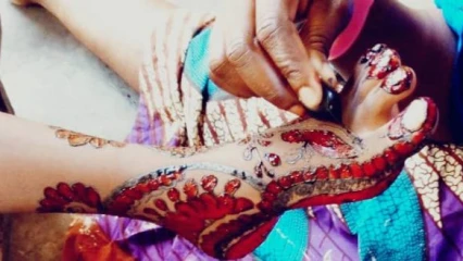 A LA DECOUVERTE DU HENNÉ : La plante des grandes circonstances et de la beauté