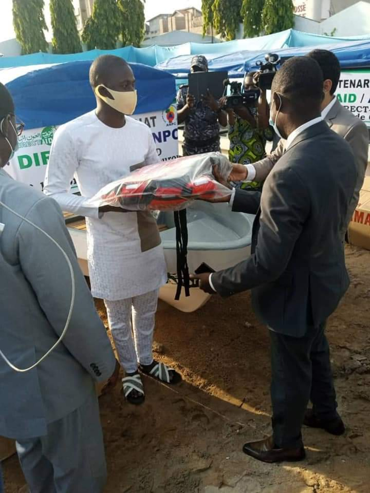 TCHAOUROU : Direct-Aid fait don de barque motorisée à la commune