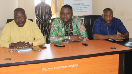 EMPLOI DES JEUNES ET DÉVELOPPEMENT LOCAL A BANIKOARA : Bio Sarako Tamou échange avec les élus locaux