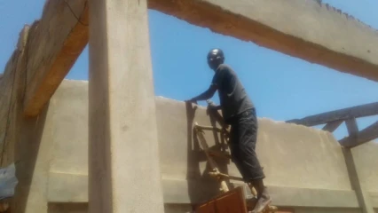 GOUVERNANCE LOCALE : Le maire Atrokpo vient au secours des élèves exposés aux intempéries