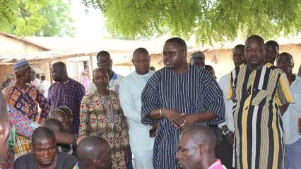 APRÈS L’ATTAQUE ARMÉE DE YINYINROU À BANIKOARA : Le maire Sarako Tamou compatit et sensibilise les sinistrés