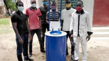 INVENTION D’UN DISPOSITIF AUTOMATIQUE DE LAVAGE DES MAINS : Des étudiants de la Fast de l&rsquo;Uac innovent   . Une initiative qui mérite l’accompagnement du gouvernement