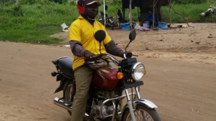 ABOMEY-CALAVI : Il empoisonne un “zémidjnan” et tente d’emporter sa moto