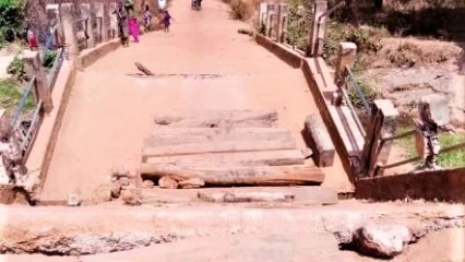 EFFONDREMENT DU PONT DU VILLAGE DE NASSOUKOU A KOUANDE : Le maire Kouandé-Sounon en larmes