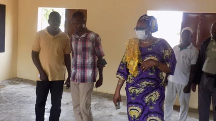 COMMUNE DE KANDI :  Le maire Zinatou Osséini réceptionne un module de classes