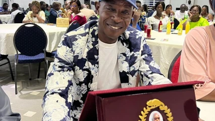 GRAND PRIX GÉNÉRAL MATHIEU KÉRÉKOU : Peter King monte sur l&rsquo;estrade des meilleurs acteurs de développement africain . Deux décennies de social au Bénin reconnues à un philanthrope hors du commun