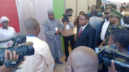 SALON INTERNATIONAL DE LA RADIO ET DU NUMÉRIQUE À PARAKOU :  Barnabas Orou Kouman présente le groupe de presse Daabaaru  . Le Président de la Haac et les invités séduits