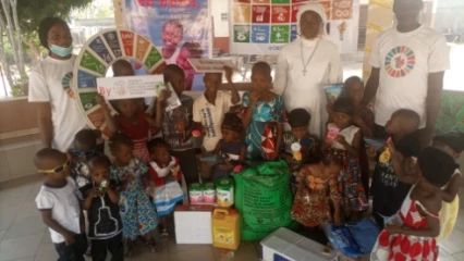 ORPHELINAT SAINTE THERESE DE L&rsquo;ENFANT JESUS DE TCHATCHOU : L&rsquo;Ong Busola et son partenaire Apodd font don de vivres