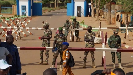 MALGRÉ LA LEVÉE DES SANCTIONS PAR LA CEDEAO : Toujours le statu quo au niveau de la frontière Bénin-Niger . Le Bénin subit, le Togo profite de la crise