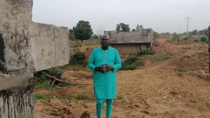 ABANDON DES TRAVAUX DE CONSTRUCTION DU PONT DE KANKOU À KOUANDÉ : L’He Kamel Ouassagari fait un amer constat et interpelle le gouvernement