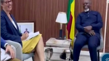 En prélude au lancement du projet d’appui aux médias du Bénin « Médiaos »: le président Loko échange avec la directrice de l’Afd Laure Weisgerber 