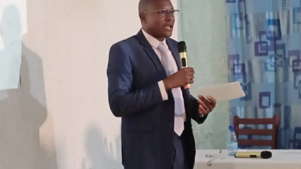 À TRAVERS UNE CONFÉRENCE DÉBAT SUR LA VIE DE COUPLE :  Jérémie Orou dévoile les secrets pour l’harmonie conjugale   • Le professeur Eli Tamou, parrain de l’événement 