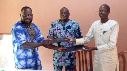 SERVICE DE SUIVI-ÉVALUATION, REDEVABILITÉ ET APPRENTISSAGE DE L’ADÉCOB :  Moussa Garadima cède son fauteuil à John Bah-Sato 