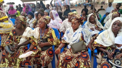 FETE ANNUELLE DE LA CELLULE YARAKINNIN DE L&rsquo;ASSOCIATION DES TAILLEURS, COUTURIERS ET TRICOTEURS DU BORGOU (ATCTB) : Les membres saluent l&rsquo;entrepreneur Charles Toko pour son accompagnement