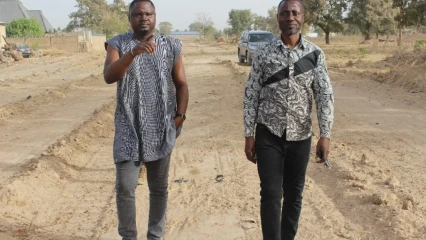 BANIKOARA/OUVERTURE DE VOIES AUX QUARTIERS DÉMANOU-EST ET AVIATION : Bio Sarako Tamou constate l’effectivité des travaux