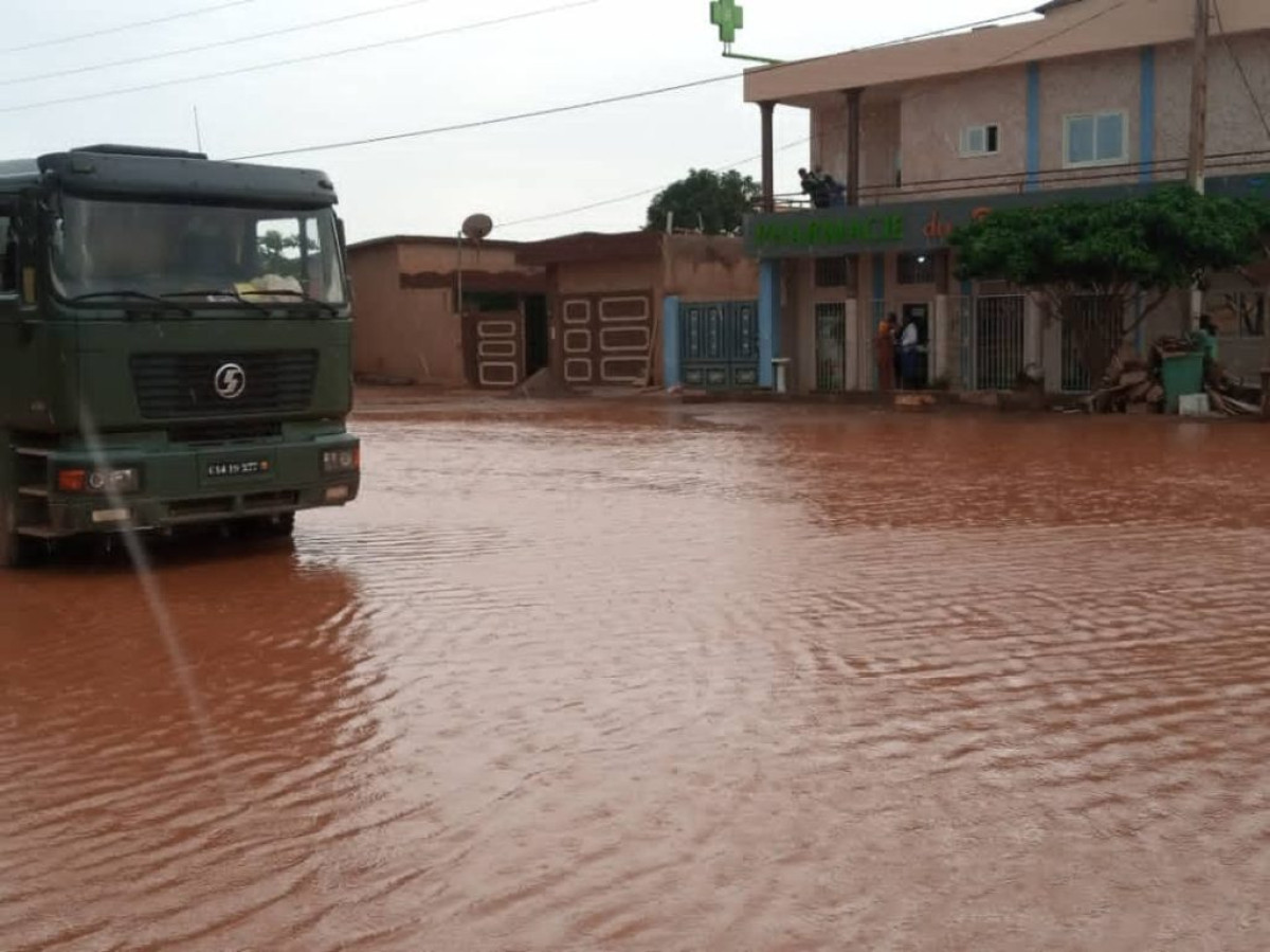 SAISON PLUVIEUSE A PARAKOU : La voie principale reliant le quartier Guèma à Bawé inondée