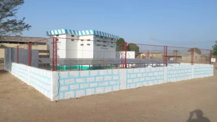 POUR SÉCURISER SES INSTALLATIONS DE PANNEAUX SOLAIRES À BANIKOARA : L’Ong Sompékids érige des murs de protection