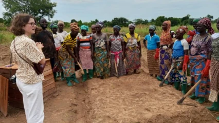 PROJET DE RENFORCEMENT DES FEMMES PAYSANNES À OUAKÉ : Les partenaires de l&rsquo;Ong Ola Africa en tournée dans les zones impactées
