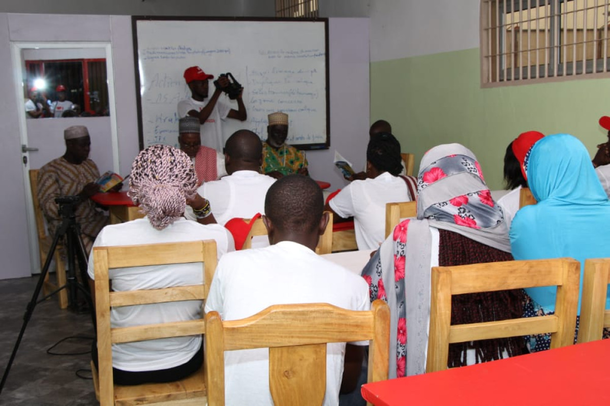 A TRAVERS UNE PRIÈRE MUSULMANE,  Le personnel de Daabaaru rend grâce à Allah pour ses 4 bougies