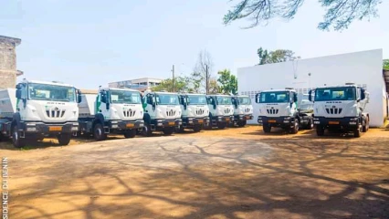 POUR UNE GESTION EFFICIENTE DES DECHETS SOLIDES DANS LE GRAND NOKOUÉ : Le gouvernement fournit à la société Sgds-Gn, 20 camions amplirols et 120 caissons