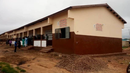 RECEPTION D’INFRASTRUCTURES SCOLAIRES A PARAKOU : Toko et son conseil soulagent les peines de trois établissements