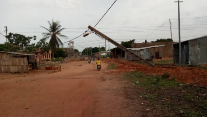 PARAKOU : Un poteau électrique cré la psychose à Titirou