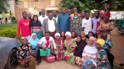 SEANCE D’ECHANGE AVEC LES ETUDIANTS RESSORTISSANT DE BANIKOARA A NIAMEY : Le maire Sarako Tamou présente sa vision pour la cité de l’or blanc . L’insertion professionnelle des jeunes au cœur des préoccupations