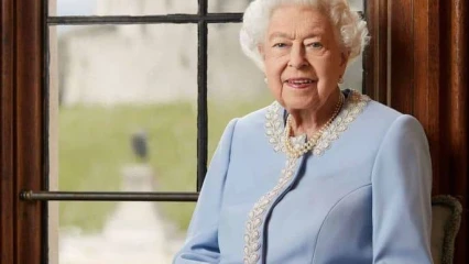 APRÈS AVOIR BATTU LE RECORD DE LONGÉVITÉ AU TRÔNE,   La reine Elizabeth II d&rsquo;Angleterre trépasse  .Voici le nouveau roi d&rsquo;Angleterre