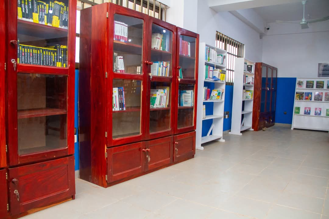 Caeb Natitingou: Vallet inaugure une nouvelle bibliothèque r+2