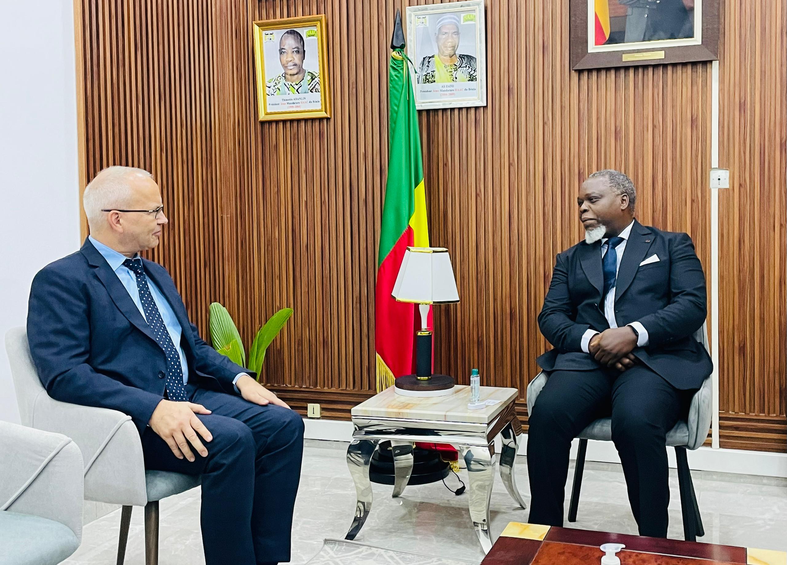 Haac-ambassade d'allemagne: Loko échange avec Buchwald