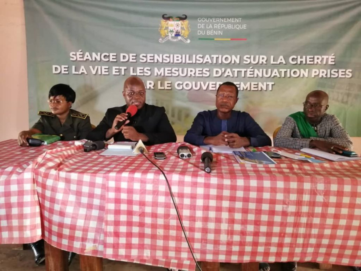 TOURNÉE DE SENSIBILISATION DU GOUVERNEMENT SUR LA CHERTÉ DE LA VIE : À Péhunco, Yves Chabi Kouaro et sa suite ont convaincu les populations