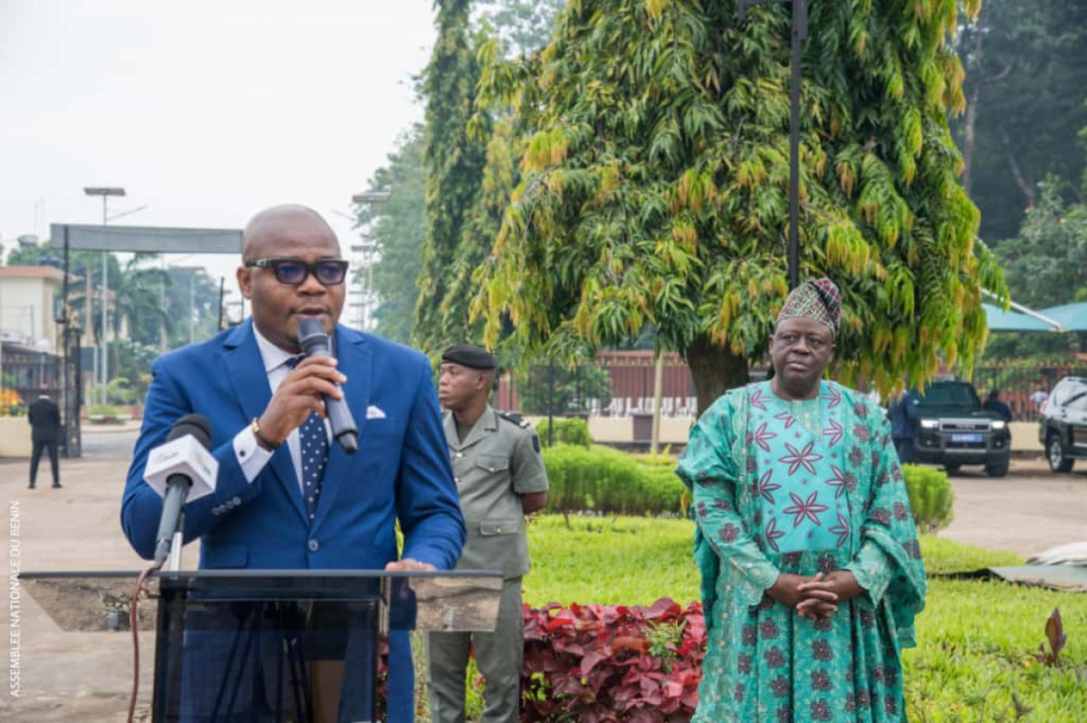 Au profit du personnel de l'assemblée nationale : Boton sensibilise sur l'impact des réseaux sociaux sur la vie privée